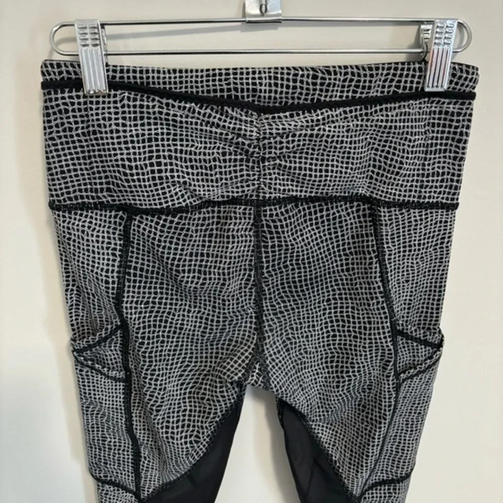 Lululemon Outrun Tight Fall Net White Black Side Pocket Workout Ankle Crop - Picture 10 of 16